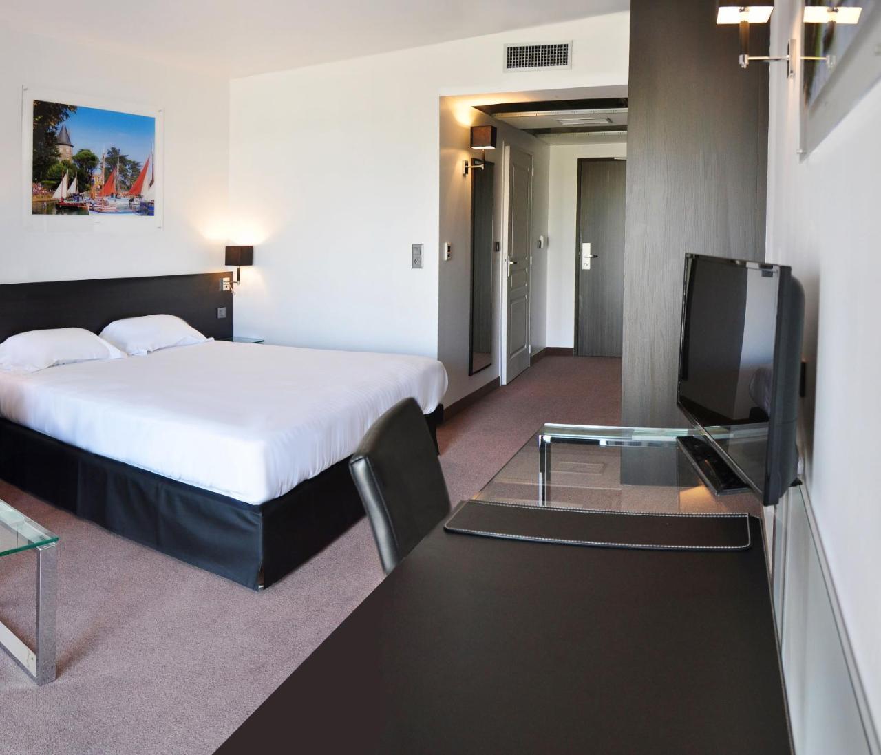 Golden Tulip Pornic Suites- Appart Hotel Exterior photo